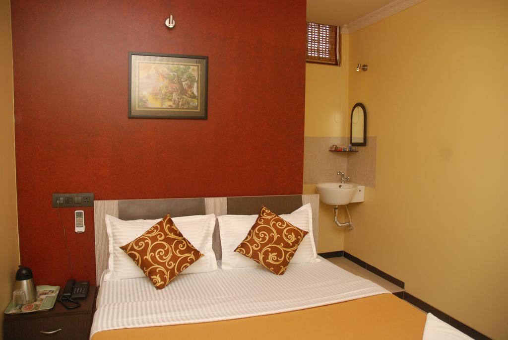 Hotel Cosmo Мумбаи Экстерьер фото