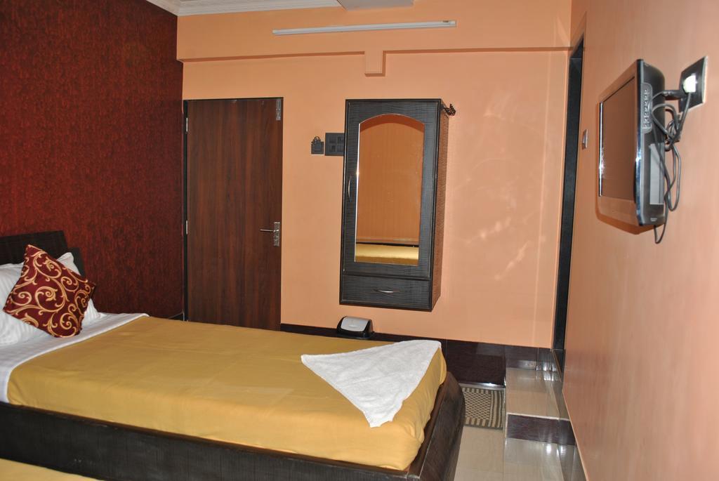Hotel Cosmo Мумбаи Экстерьер фото